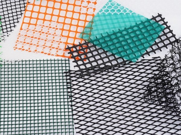 Colorful extruded plastic nets are displayed.