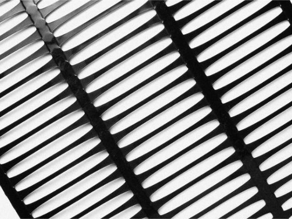 Black slotted extruded plastic net
