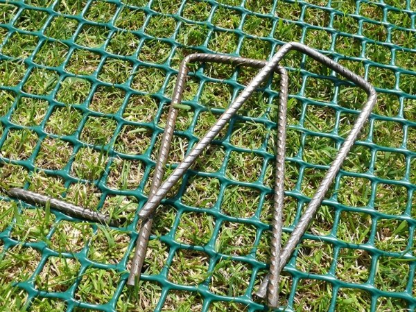 Lawn reinforcement net is firmly fixed on the ground.