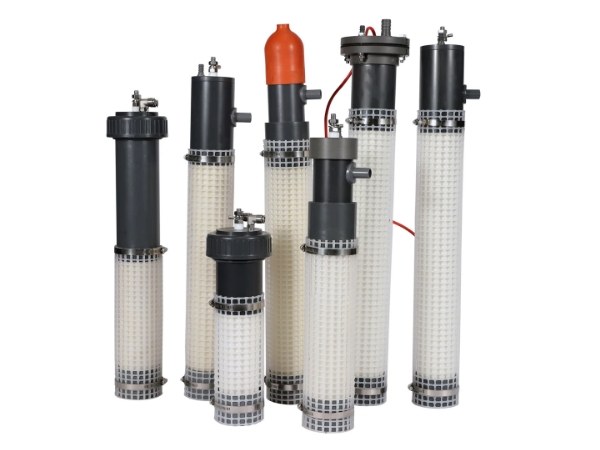 Plastic rigid mesh tubes in different sizes are displayed.