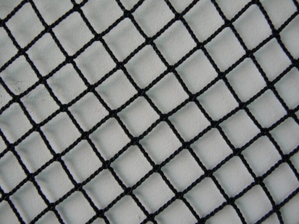 Multifilament twisted knotless netting